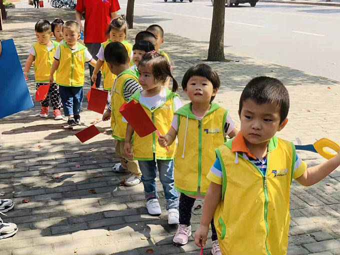 “向國(guó)旗敬禮、弘揚(yáng)愛(ài)國(guó)精神”--記嬰智貝佳老閔行園兒童之家托管班國(guó)慶活動(dòng)